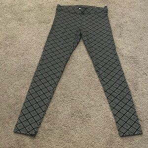 Women’s PINK leggings.